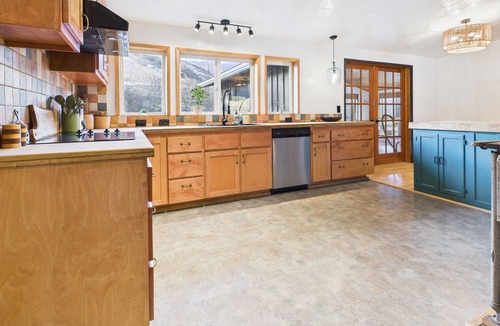White Bird House | The River House a Spacious Retreat in serene White Bird
