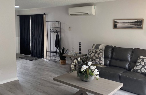 Deer Meadows House | The Riverview Place - 2 bedroom house in Coulee Dam with WiFi, AC