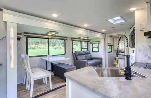 Nemo House | The Robin · Quiet · Views · King Bed · Near Trails · WiFi · SmartTV · Weekly -5%