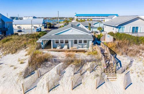 Surf City House | The Turtle's Nest- Oceanfront Cottage - Hot Tub - Dog Friendly