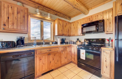 Cameron House | This Large, Friendly Home Offers Private Madison River Access/Views 4+4 Near YNP
