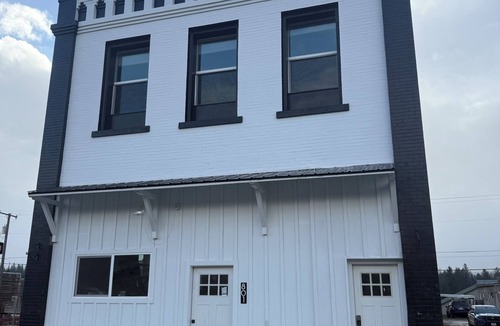 Thompson Falls Condo | Thompson Falls Main Street Loft! Walk everywhere in town