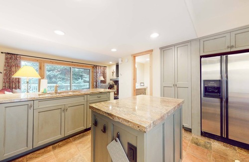 Park Meadows Condo | Three-story townhome with fireplace & decks - steps to shuttle & rec center