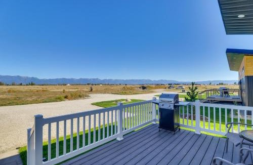 Kalispell House | Tiny Home with Mtn View Near Flathead Lake and Skiing