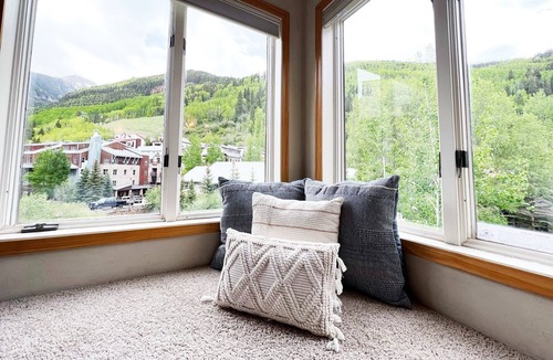 Telluride Condo | Top Floor Bay Window, Mountain & River Views + Pool & Hot Tub