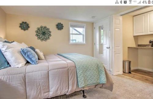 Great Falls House | Tranquil Cottage Walk Downtown