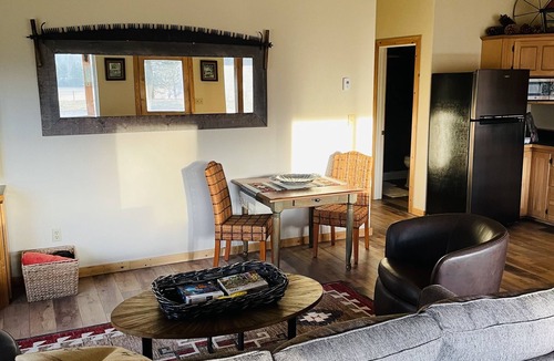 Darby Cabin | Trapper view bench-top bungalow with privacy and lots of space. RV hook-ups!