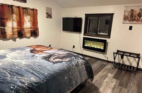 Brainerd House | Treska's Trails & Lakes Charming 3-bedroom farmhouse with WiFi & AC in Brainerd