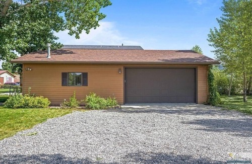 Absarokee House | Trout Run ~ Stillwater River riverfront home