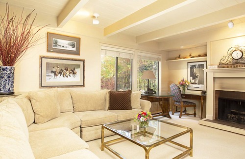 Elkhorn Hotel | Two-Bed Three-Bed Village Condo w/Mountain Views & Access to Outdoor Pool