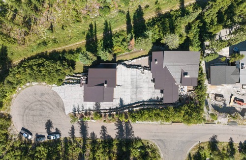 Whitefish House | Ultimate Luxury Ski-in/Ski-out Home 5BD, 5.5BA 2 Hot Tubs, Steam Room, Game Room