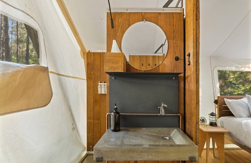 Coram Cabin | Under Canvas Glacier