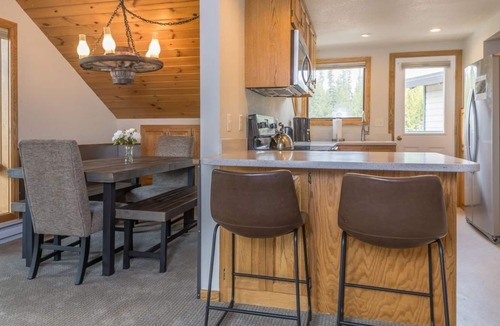 Big Sky Condo | Unique condo w/treehouse features, fireplace and fantastic location - Stillwater Skyhouse Escape