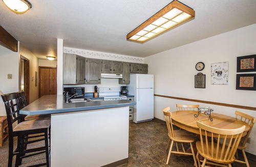 Red Lodge Condo | Unit #7 Cozy 2 Bed/2 Bath Condo on Golf Course with Hot tub/Sauna/Pool