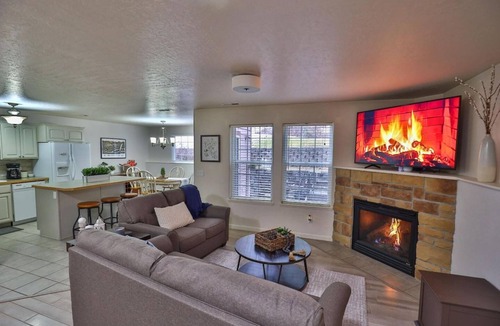 Lower Rattlesnake House | Unwind with family and friends, work remotely, or explore the outdoors; minutes from downtown.