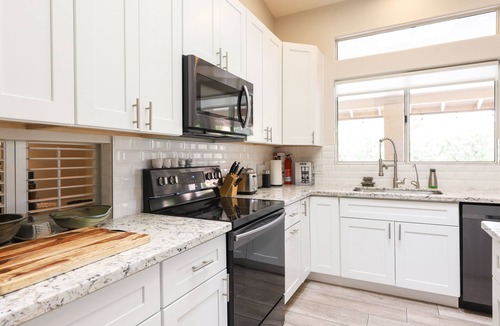 Paradise Park Vista House | Updated single-level home with an oasis back yard, private pool & washer/dryer