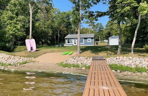 Parkers Prairie Cabin | Cozy & Private Lakeside Cabin on Lake Irene – Swim, Fish, Relax