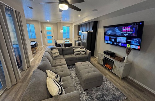 Commerce City House | Views and Adventure Awaits - Near Airport