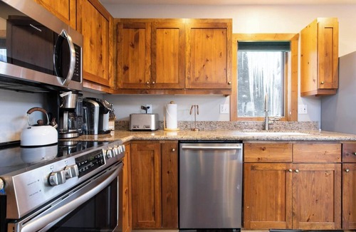 Old Town House | WALK TO RESORT. HOT TUB,TRAILS,MTN BIKING,