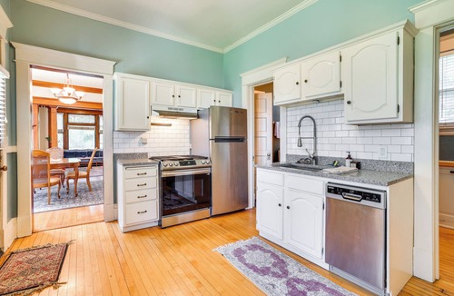 Summit - University House | Walk to Selby Ave! Historic Cathedral Hill Unit