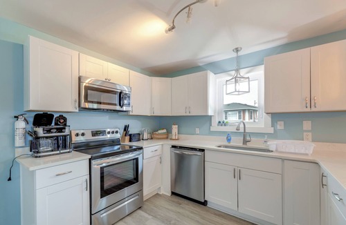 Salter Path House | Walkable & Renovated! Salter Path Retreat w/Deck