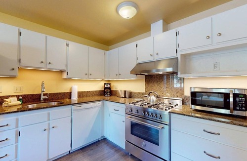 Warm Springs House | Wanderer Way Home - Cozy Alpine Gem, Minutes From Downtown & Pet Friendly