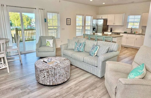 Cedar Point House | Waterfront Fishing Retreat with Private Dock & Boat Lift Near Swansboro