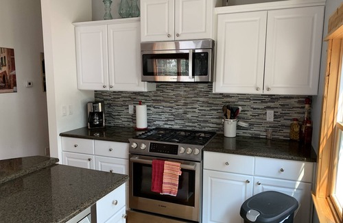 Nashua House | Waterfront guesthouse in Park Grove