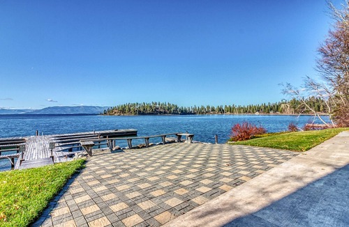 Polson Apartment | Waterfront studio with beautiful mountain & lake views, lawn & swimming docks