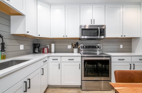 Steamboat Springs Condo | Weekly Discount Special—Hot Tub, Private Garage, Free Bus Access & Remodeled Retreat