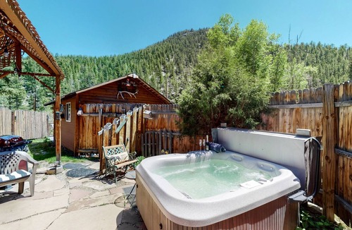 Drake Cabin | Welcome to our getaway at Annie's Mountain Retreat!