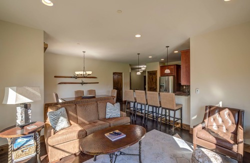 Bozeman Condo | Welcome to the Bozeman Treehouse on Main Street - private heated garage