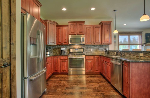 Bozeman Condo | Welcome to the Bozeman Treehouse on Main Street - private heated garage