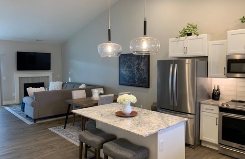Rimrock House | West End Beautifully Furnished 2 Bedroom Townhouse