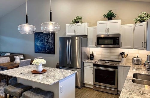Rimrock House | West End Beautifully Furnished 2 Bedroom Townhouse