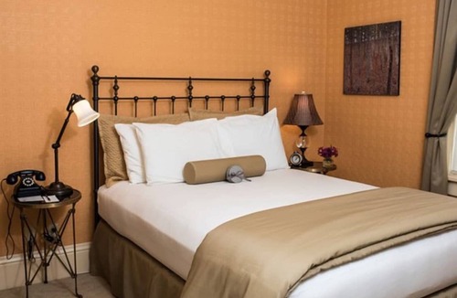 Cody Hotel | Western Charm Awaits | Cozy Room near Yellowstone w/Complimentary Breakfast