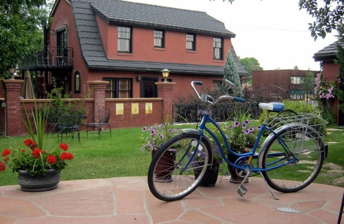 Cody Hotel | Western Charm Awaits | Cozy Room near Yellowstone w/Complimentary Breakfast