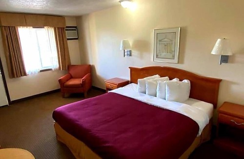 Green River Hotel | Western Inn