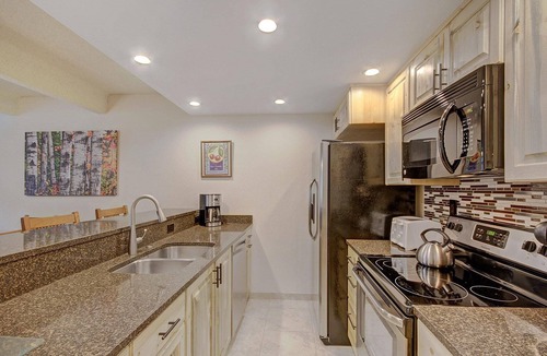 East Village at Copper Condo | Wheeler House Spacious East Village Condo, Easy Walk to Super Bee - WH104 by Redawning