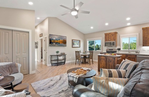 West Yellowstone Apartment | Why Guests Say “We’ll Never Stay Anywhere Else” near Yellowstone National Park!