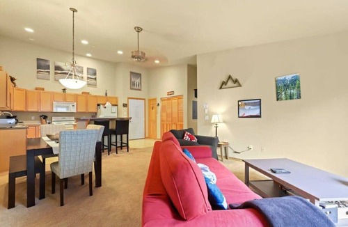 Wildernest Condo | Wildernest 2BR Condo: Trails 5 Ski Resorts Nearby