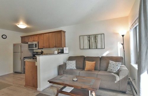 Four O'Clock Condo | Wildwood Suites Bighorn Condo: Ski-in, Downtown Breck