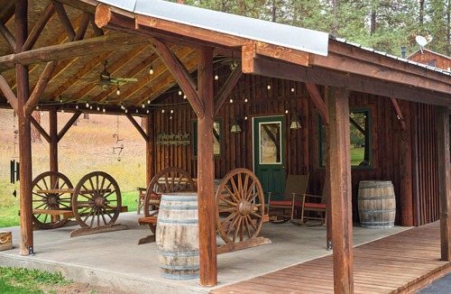 Superior Cabin | With breathtaking views of Sheep Mountain, the Bunkhouse Cabin is a single-level residence with two bedrooms and two full baths. Sleeps 10 with easy access to the Six8 Saloon and entertainment area with horseshoe and fire pits. Generous outdoor space