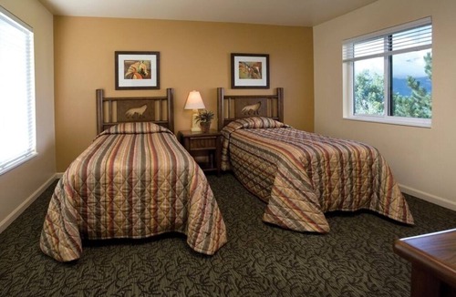 Wolf Creek Hotel | Wolf Creek | Group Ski Retreat | Pool + Ski | 3BR Sleeps 8