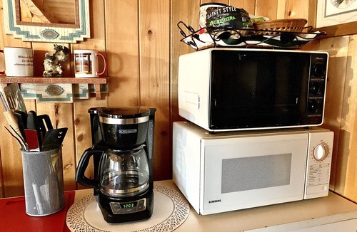 Corvallis Cabin | 'Wolf Den'-A Perfect Romantic Honeymoon cabin and a Sportsman's Paradise Cabin