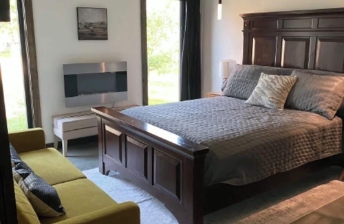 Andover Cabin | Wonderful 3-bedroom lodge in charming Andover