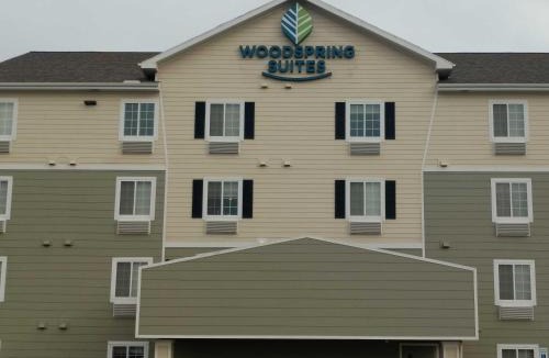 Williston Hotel | WoodSpring Suites Williston