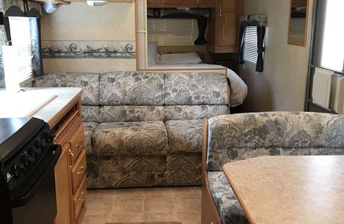Livingston House | Yellowstone river, mountain streams. Yellowstone Park a 40 minute drive away
