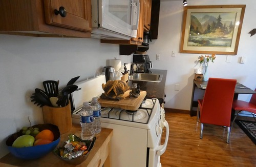 West Yellowstone Apartment | Yellowstone Studio # 5. Just One Mile From Yellowstone's Main Entrance