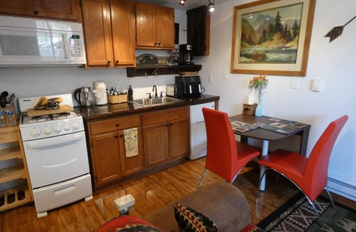 West Yellowstone Apartment | Yellowstone Studio # 5. Just One Mile From Yellowstone's Main Entrance